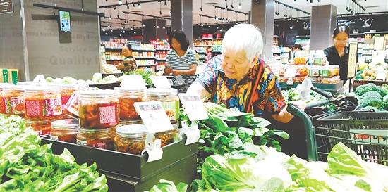 我市商超、农贸市场货足价稳,市民淡定备货。 我市商超、农贸市场货足价稳,市民淡定备货。