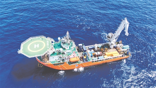 江企建造的“海洋地质二号”科考船在南海北部进行“源火”采集。 江企建造的“海洋地质二号”科考船在南海北部进行“源火”采集。