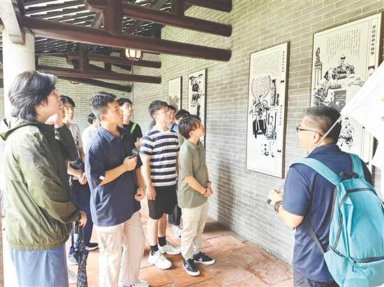 澳门江门青年会组团参观梁启超故居。 澳门江门青年会组团参观梁启超故居。