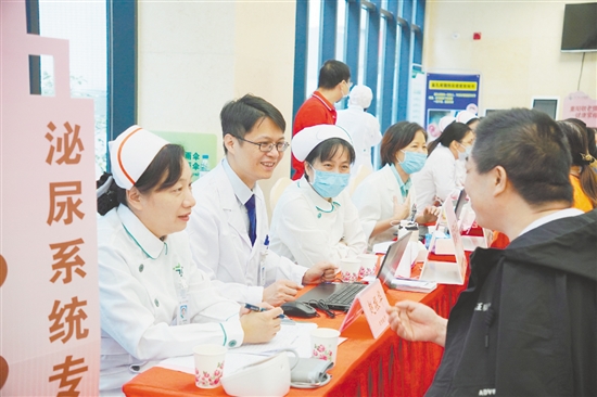 义诊现场。 义诊现场。