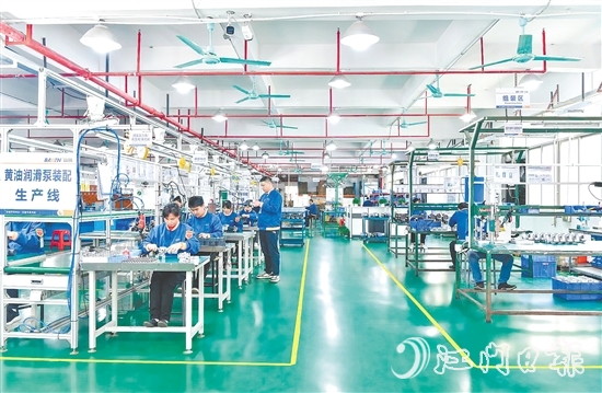 恩平市智能装备行业协会3家会员单位成为专精特新“小巨人”企业。图为宝腾智能润滑技术(东莞)有限公司的生产车间。 恩平市智能装备行业协会3家会员单位成为专精特新“小巨人”企业。图为宝腾智能润滑技术(东莞)有限公司的生产车间。