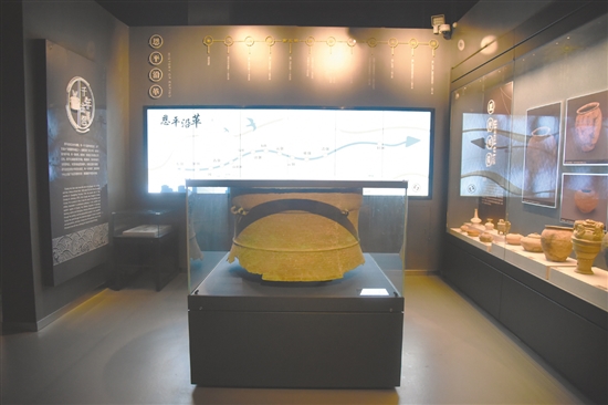 恩平市博物馆的镇馆之宝——恩平大帽鼓铜鼓。 恩平市博物馆的镇馆之宝——恩平大帽鼓铜鼓。