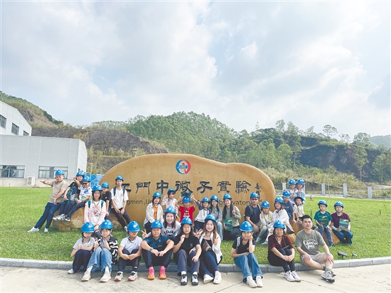 亲子家庭到江门中微子实验室开展研学活动。 亲子家庭到江门中微子实验室开展研学活动。