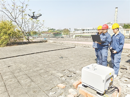 开平供电局引入固定机巢智能巡检系统,实现赤坎、塘口镇架空线路无人机巡视100%覆盖。刘俊豪 开平供电局引入固定机巢智能巡检系统,实现赤坎、塘口镇架空线路无人机巡视100%覆盖。刘俊豪