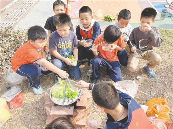 自主野炊乐趣多。 自主野炊乐趣多。