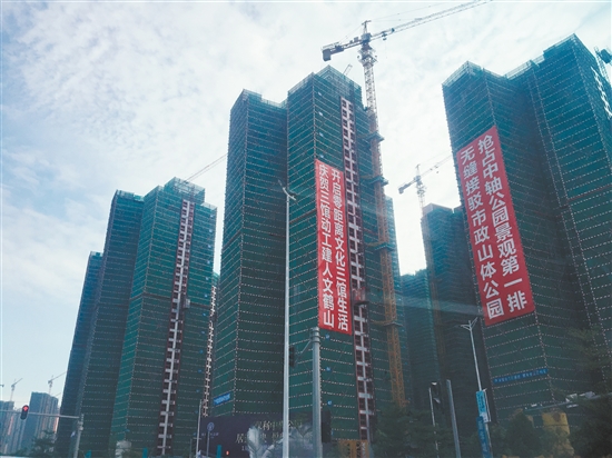 今年以来,虽然房地产投资放缓,但商品房销售依然火爆。 今年以来,虽然房地产投资放缓,但商品房销售依然火爆。