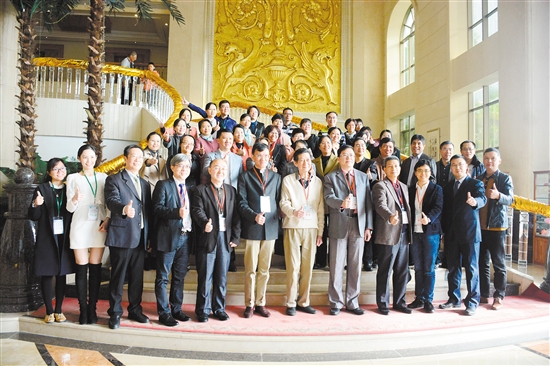 江门市医学会生殖医学分会的成立,为我市医护人员进行生殖医学学术交流搭建了一个平台。 江门市医学会生殖医学分会的成立,为我市医护人员进行生殖医学学术交流搭建了一个平台。