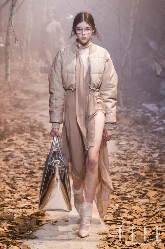 冬天也想要任性地穿裙子?没有羽绒服帮你还真不行