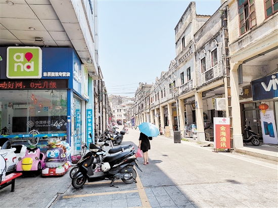 斗山圩骑楼商业文化街上,民国式骑楼林立.