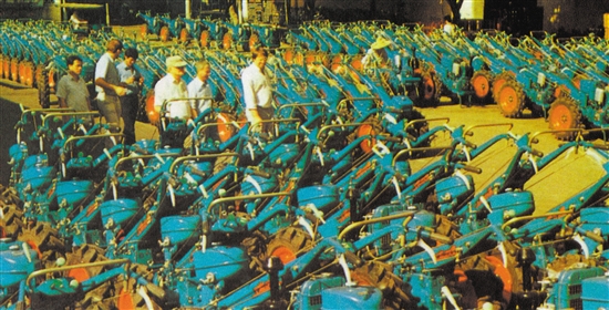 新会县农业机械厂生产的"金凤牌"工农-12k型手扶拖拉机,1990年获国家