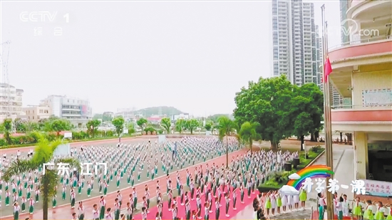 培英小学"我为祖国升国旗"活动入选由中宣部,教育部联合举办的中央