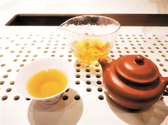 茶叶中富含茶多酚，具有抗氧化作用。