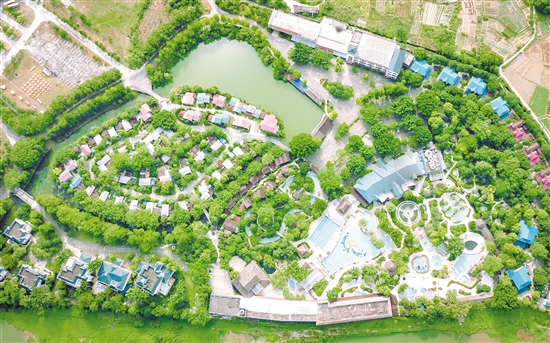 锦江温泉是以全新的温泉理疗、健身、娱乐为一体的国家AAAA级旅游景区。