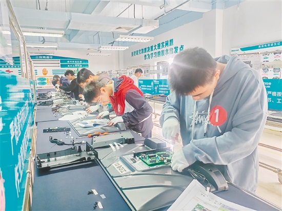 2023—2024年度江门市中等职业技术学校学生专业技能大赛现场。