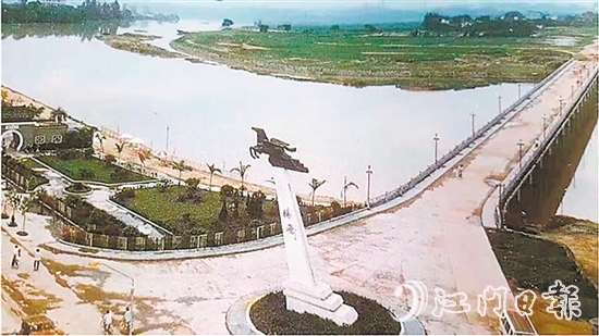 20世纪九十年代，飞马大桥南端大片区域仍未开发。陈锦尧