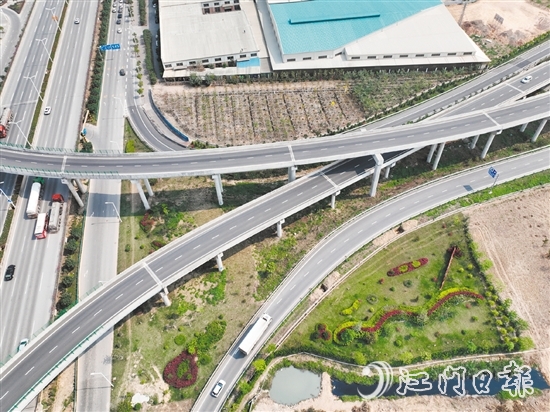 深江高速（新会段）三江段沿线正在开展系列“美颜”工程。