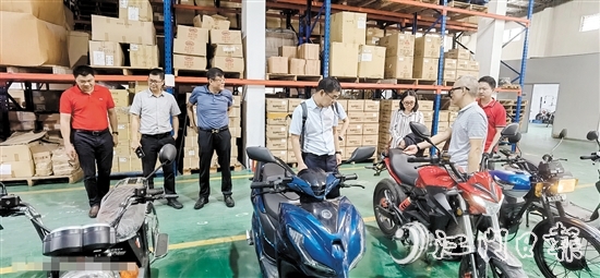 粤财普惠江门担保工作人员走访轻骑集团江门光速摩托车有限公司，调研摩托车行业情况。