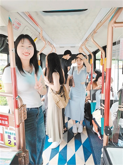“园区出行通”“预约公交”等“互联网+公交”服务适应市民公共交通新需求。