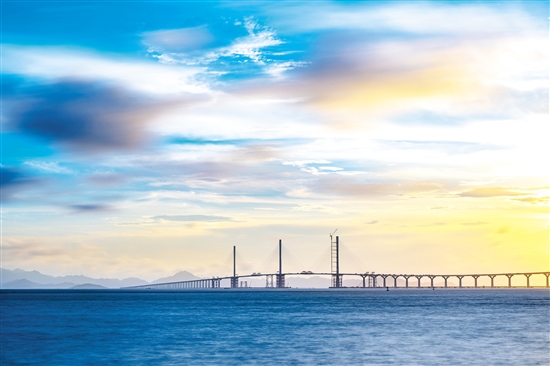 6月19日，黄茅海大桥顺利合龙，标志着黄茅海跨海通道项目全线贯通。毕松杰