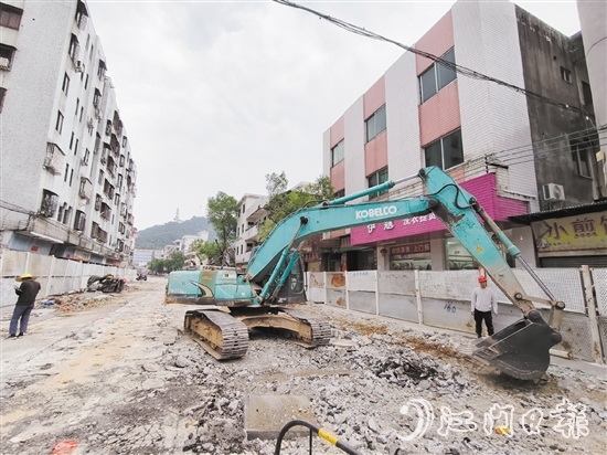 10月8日，恩平城区稔岗路开始围蔽施工，长期困扰当地居民的内涝问题有望得到解决。