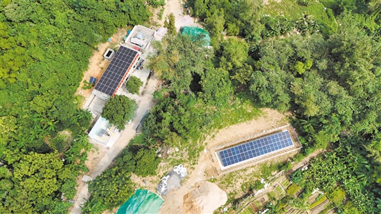 茫洲村绿色微电网项目利用茫洲村现有建筑楼顶、草地，建设光伏发电设备，让海岛居民告别“用电难”。