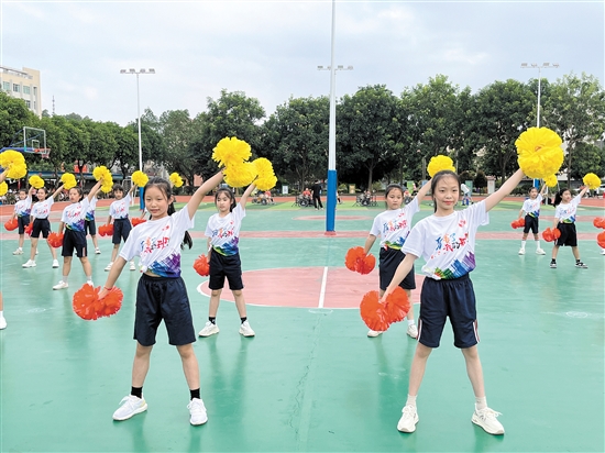 恩平市成德小学努力培育德智体美劳全面发展的时代新人。