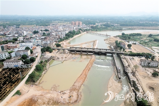 东成水闸重建工程已完成临时钢栈桥建设。