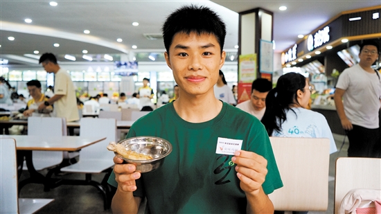 校运会跑得快的同学可以加鸡腿。