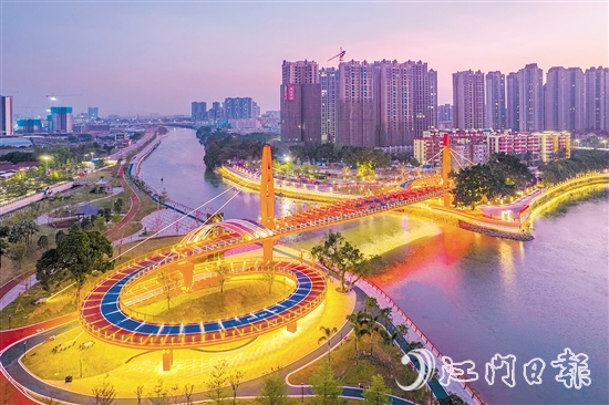 蝶变后的下沙公园,让周围的住户们享受到家门口的“小确幸”,吸引了许多健身爱好者。 蝶变后的下沙公园,让周围的住户们享受到家门口的“小确幸”,吸引了许多健身爱好者。