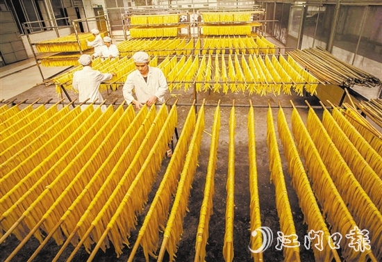 鹤城镇坪山村素有“腐竹之乡”的美誉。