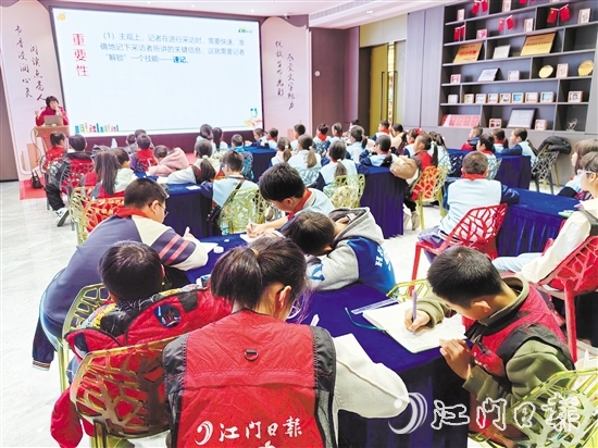 聚精会神上写作指导课。