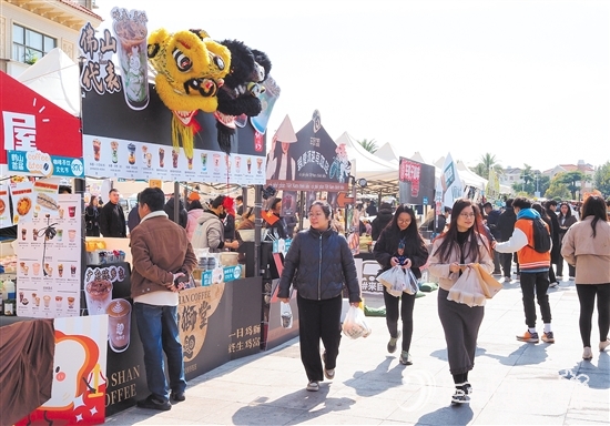 活动吸引了众多市民。