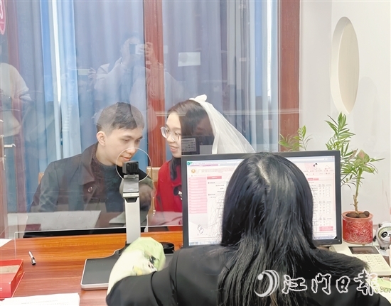 为满足群众跨区域婚姻登记的需求，开平市自2021年6月1日起实施婚姻登记“跨省通办”。