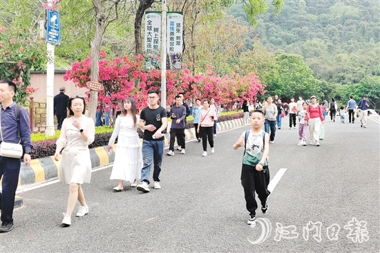 大雁山风景区成为市民游客踏青郊游的好去处。
