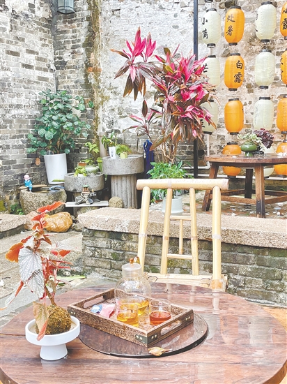 “墟顶人家·一屋”茶馆