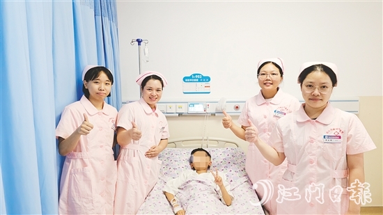 台山市妇幼保健院综合科护理团队为儿童患者加油打气。