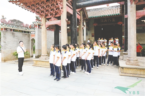 学生走进陈白沙纪念馆，探寻白沙文化精髓。