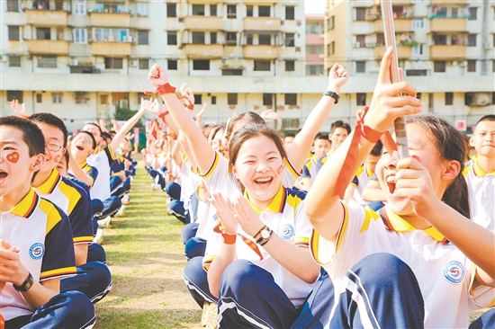 中考“百日誓师”活动上，邑大附中学子青春洋溢、朝气蓬勃。