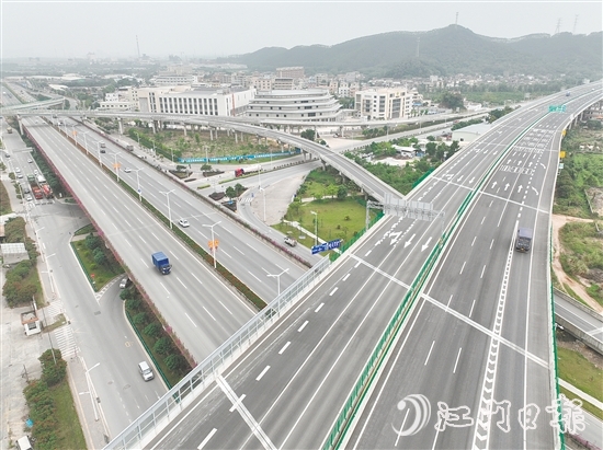 三江镇交通网络四通八达,物流畅通,有力支撑经济社会高质量发展。 三江镇交通网络四通八达,物流畅通,有力支撑经济社会高质量发展。