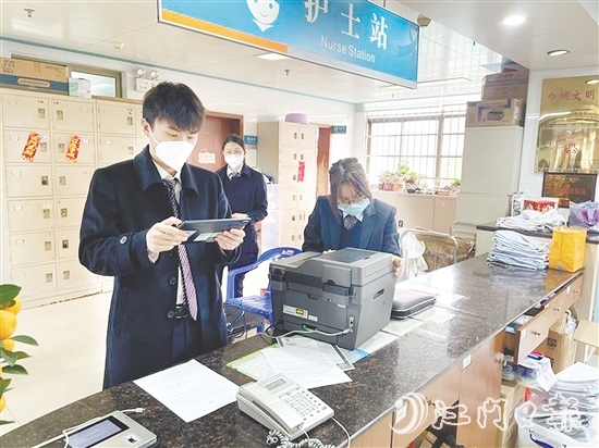 江门农商银行及时解决客户急需办理社保卡需求。