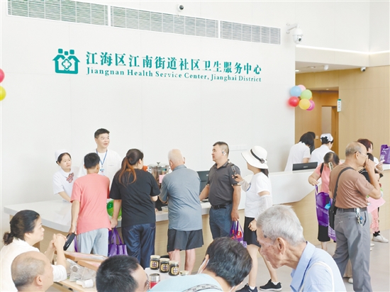 活动现场热闹非凡。