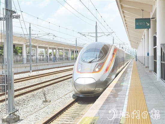 7月1日起，从香港西九龙站坐高铁可直达恩平站。