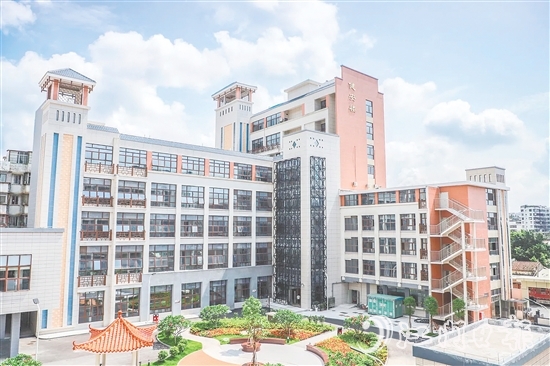 新会区养老中心由公立医院托底管理,开创本地“医养一体”新模式。 新会区养老中心由公立医院托底管理,开创本地“医养一体”新模式。