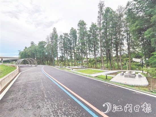 下沙河综合治理工程成效初显，河岸环境升级，成为村民休闲娱乐的好地方。