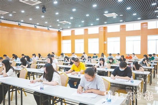 来自开平全市工会系统的经审业务骨干同台竞技，上演一场精彩的专业技能“大练兵”。