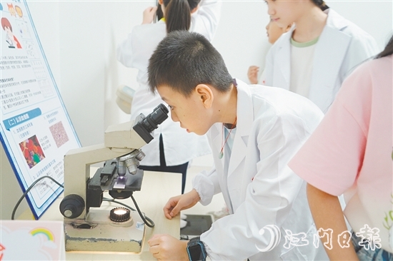 基层托管班遍地开花,为职工解除了后顾之忧。 基层托管班遍地开花,为职工解除了后顾之忧。