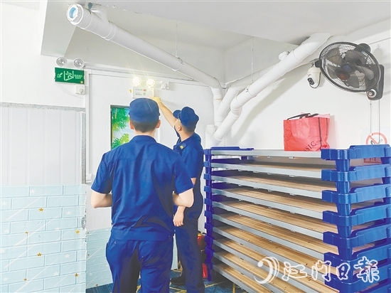 “综合查一次”联合执法行动对托管机构进行全方位检查。恩平市教育局供图