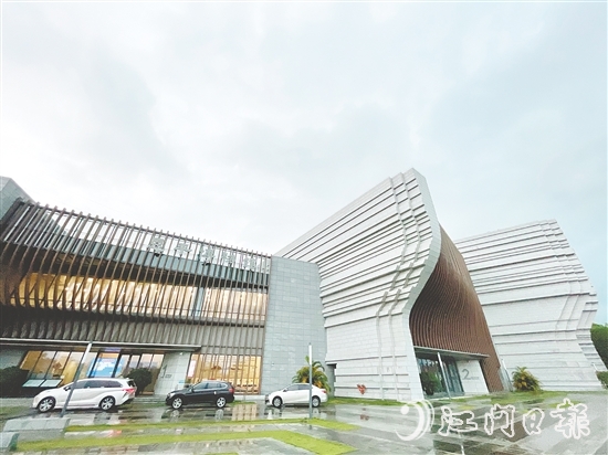 恩平市博物馆和图书馆成为市民文化生活主阵地。 恩平市博物馆和图书馆成为市民文化生活主阵地。