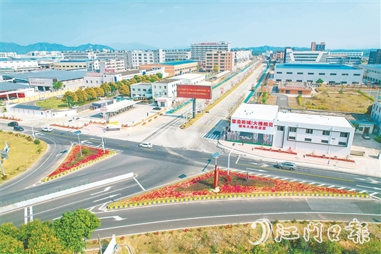 恩平工业园发展迅速,大槐集聚区成为恩平市智能装备制造业发展的核心区。 恩平工业园发展迅速,大槐集聚区成为恩平市智能装备制造业发展的核心区。