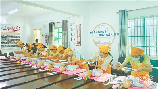 公益培训班的课程将理论与实操结合,让广大学员尽快掌握专业的妇婴护理知识和技能。 公益培训班的课程将理论与实操结合,让广大学员尽快掌握专业的妇婴护理知识和技能。